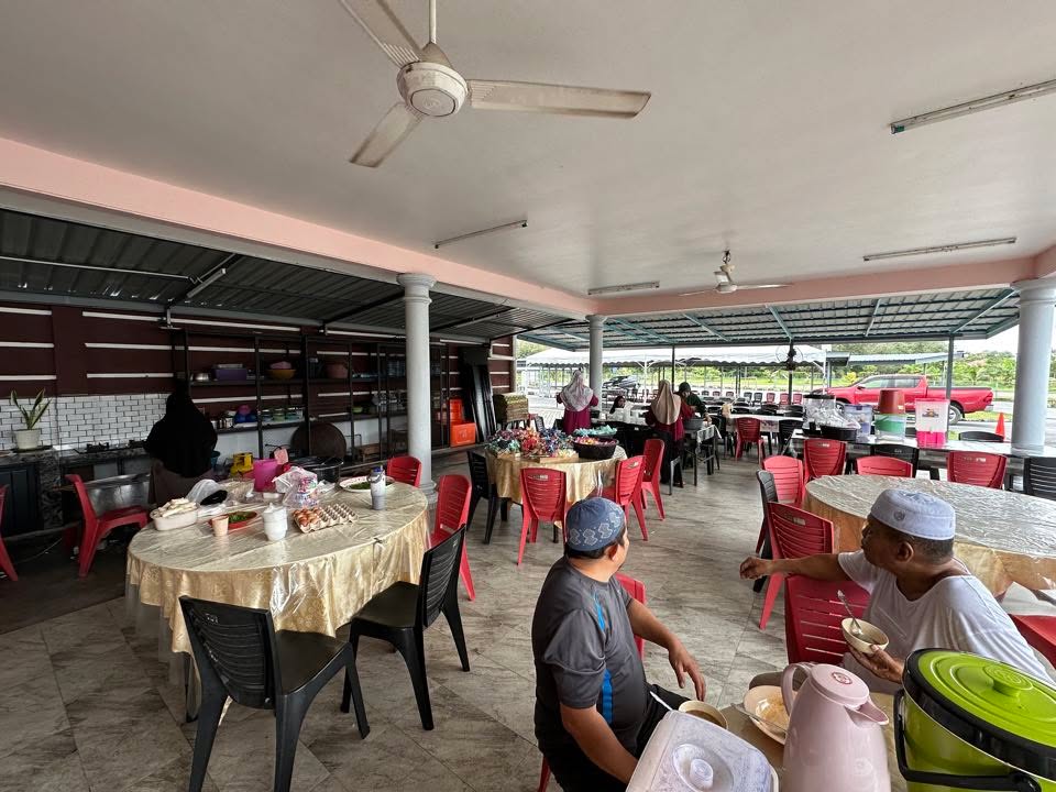 Persediaan Sebelum Perarakan Maulidur Rasul Di Masjid Al-abrar, 