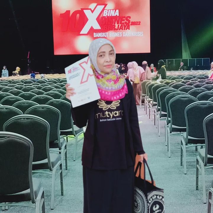 Rindu Kehangatan Dalam Dewan Yang Dipenuhi Dengan Energy 