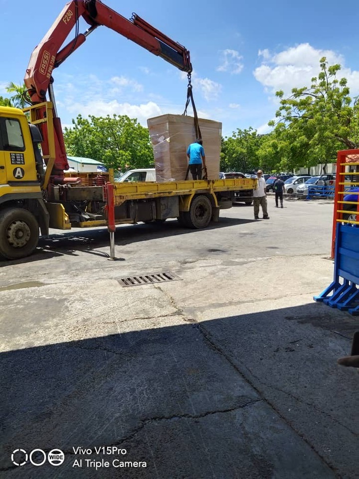 Unloading The Es6600 Ecotemp Dishwashing Machine In The 