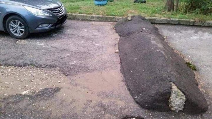 Kontraktor Mana Yang Buat Jalan Ni ? 
