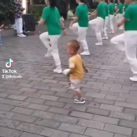 Jom Esok Pagi Berpoco Poco Adik Ni Menari 