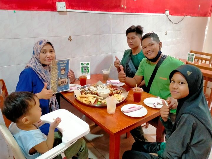 Mana Nak Pi Ni? Nak Bawa Keluarga Makan-makan, 