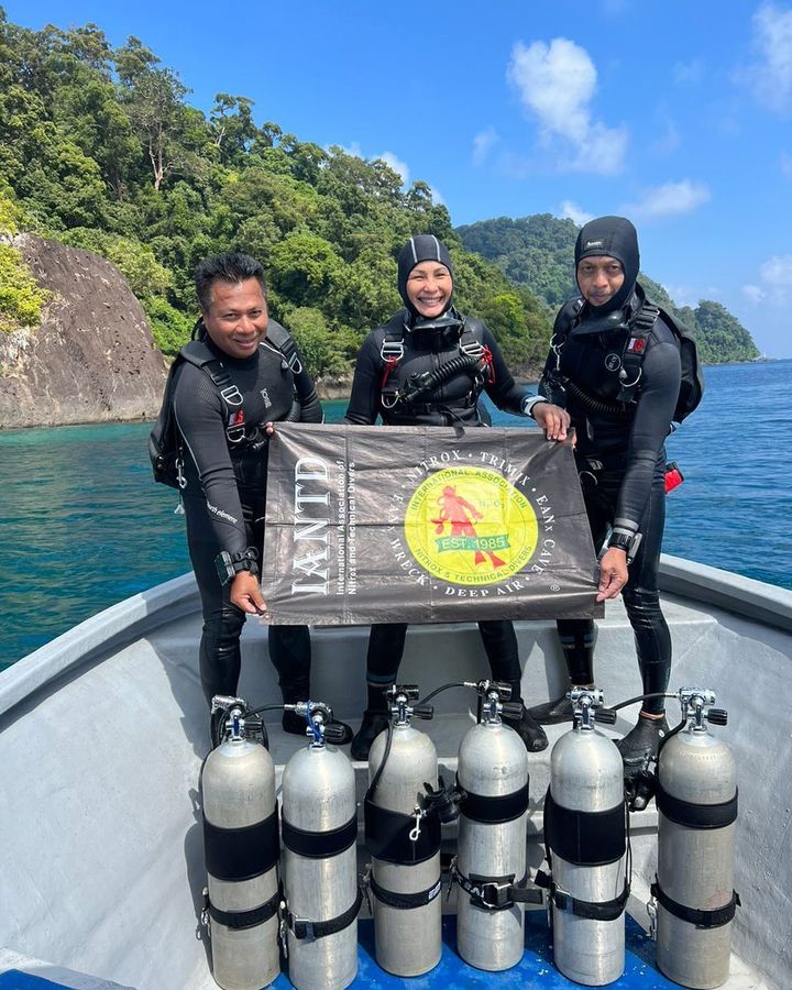 Congratulations To Newly Certified Iantd Sidemount Divers Ipah 