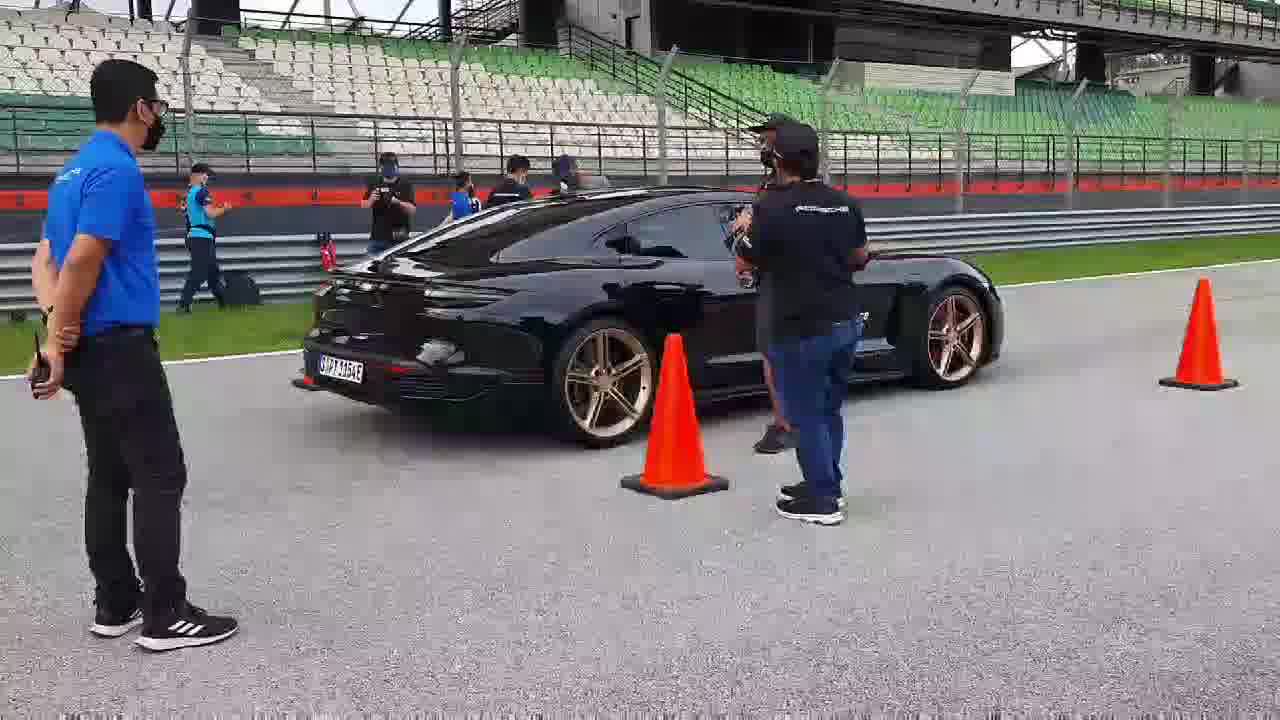 Porsche Taycan Experience Sepang Ulasan Pandu Uji - 