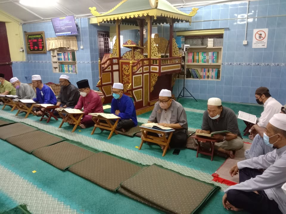 Program Khatam Al Quran Dan Penyampaian Sumbangan Hari 