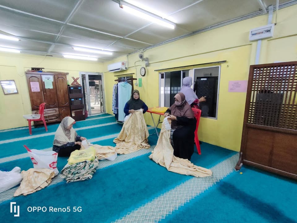 Gotong Royong Keceriaan Masjid As Syakirin Sungai Rambai 
