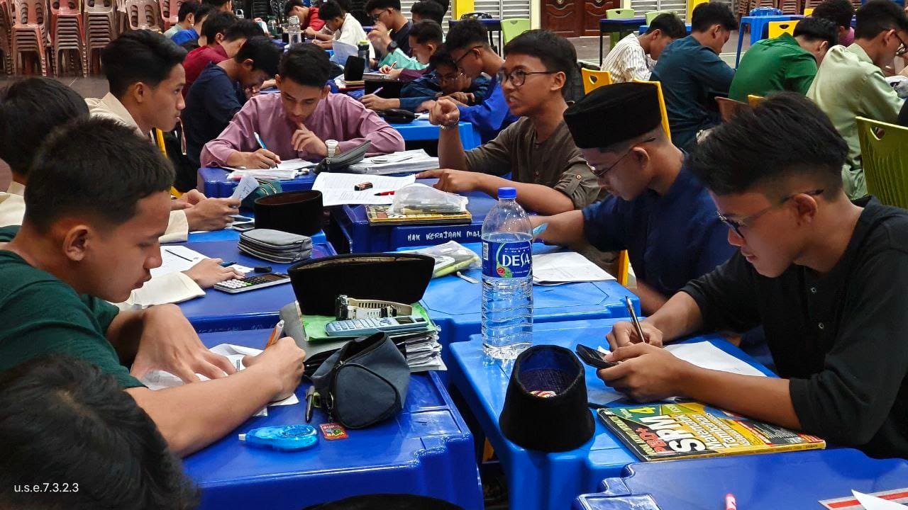 Program Kecemerlangan Akademik Murid - Murid Tingkatan 5 