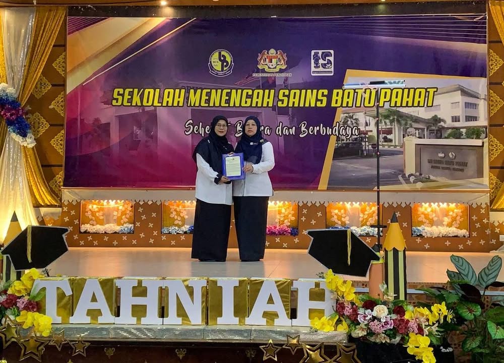 Tahniah Kepada Tiga Guru Sm Sains Batu Pahat 