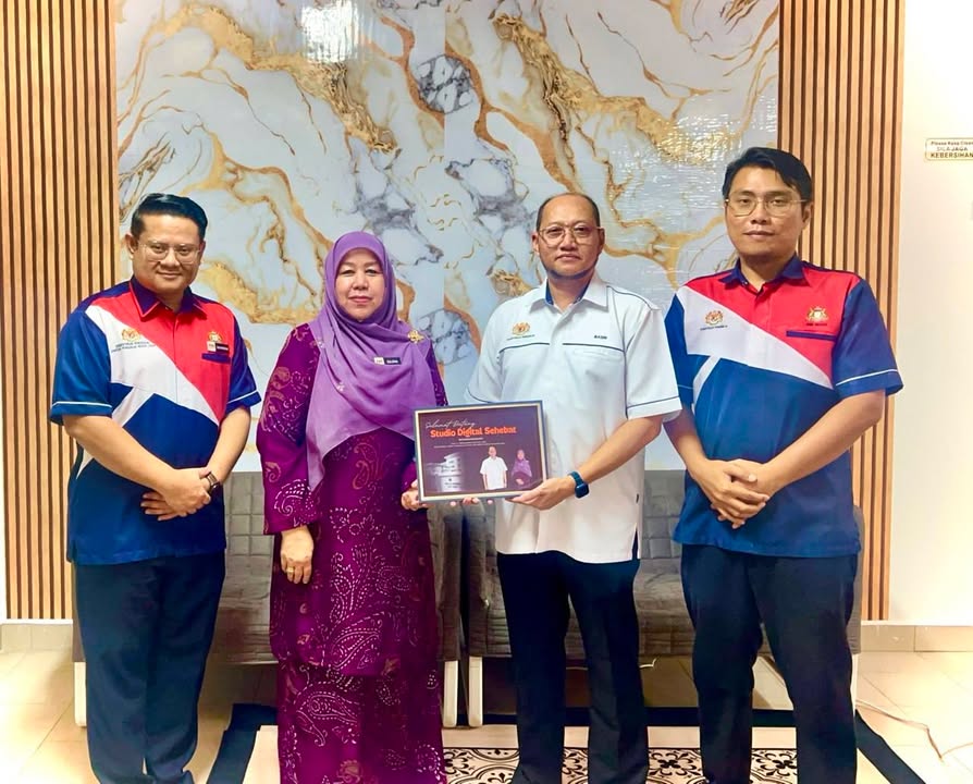 Tahniah Bonda Pengetua Usai Pembentangan Tugasan Akhir Iab 