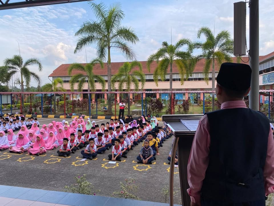 Majlis Simbolik Pemakaian Lencana Jalur Gemilang  