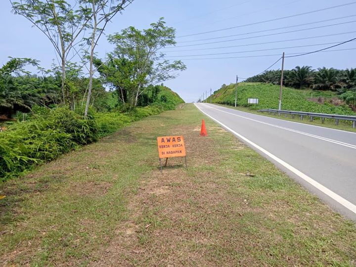 Kerja Kerja Potong Rumput Jkr Kulai J232 Jalan Kerja Kerja Potong Rumput Jkr Kulai J232 Jalan