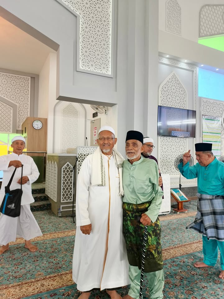 كُلُّ عَامٍ وَأَنْتُمْ بِخَيْرٍ 