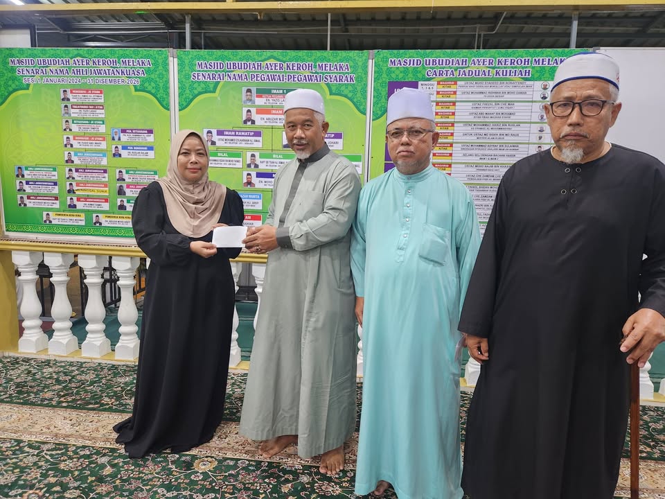 Penerima Derma Siswa Di Sampaikan Oleh Ss Datuk 