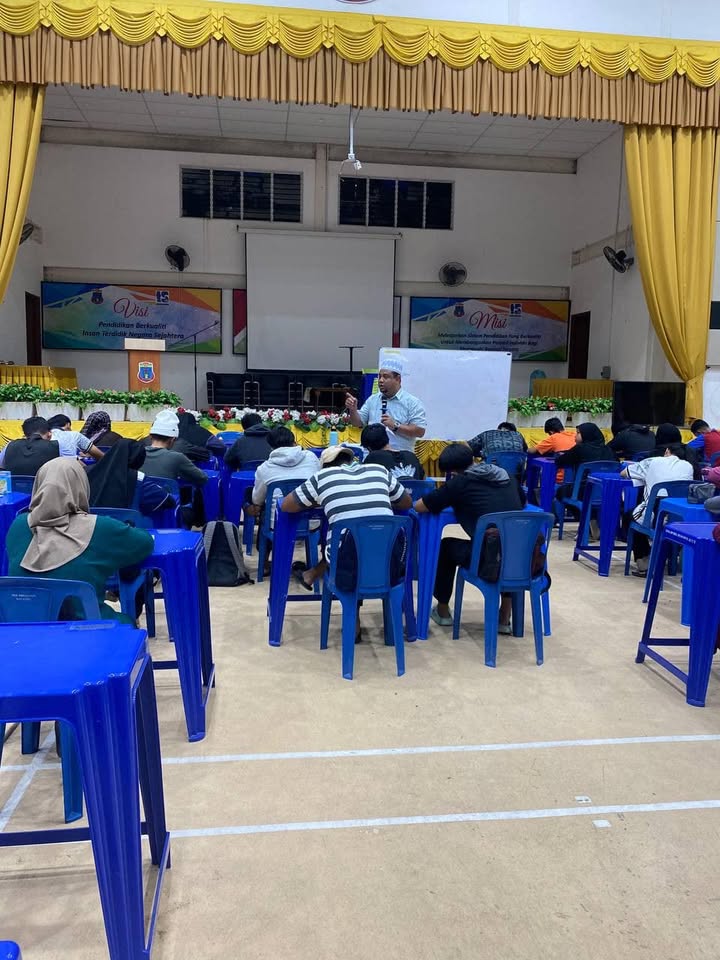 Kelas Malam Sejarah Bersama Cikgu Iman Murid Ting 
