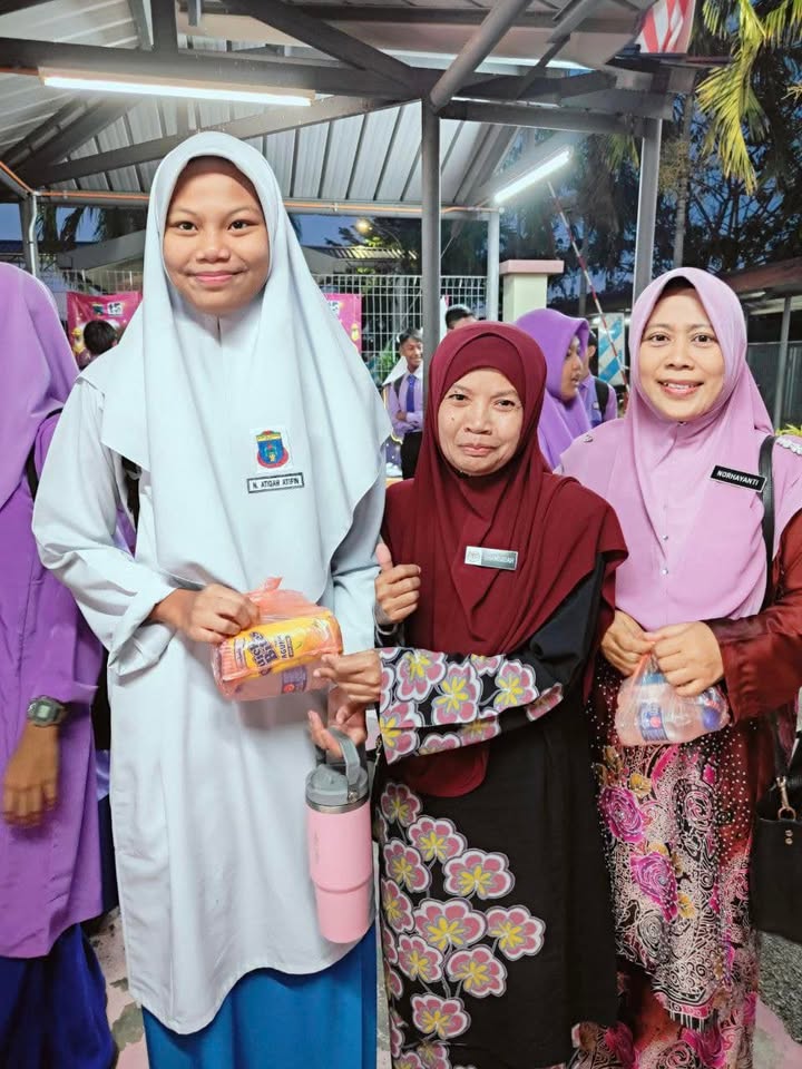 Suasana Di Hari Pertama Persekolahan Sesi 2025/2026. 