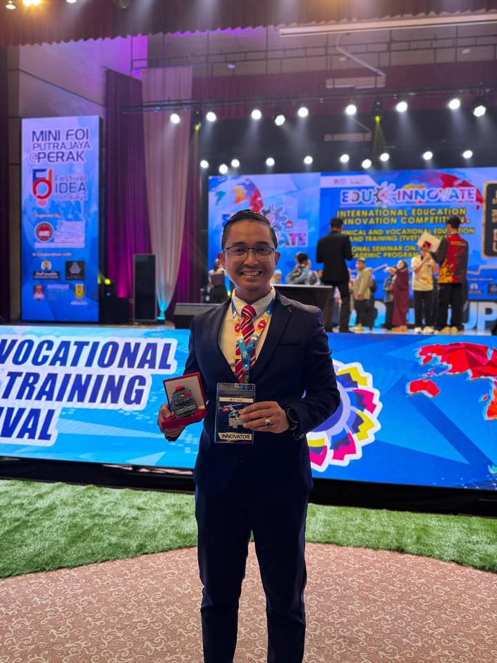 Tahniah Diucapkan Kepada Salah Seorang Guru Smk Sungai 