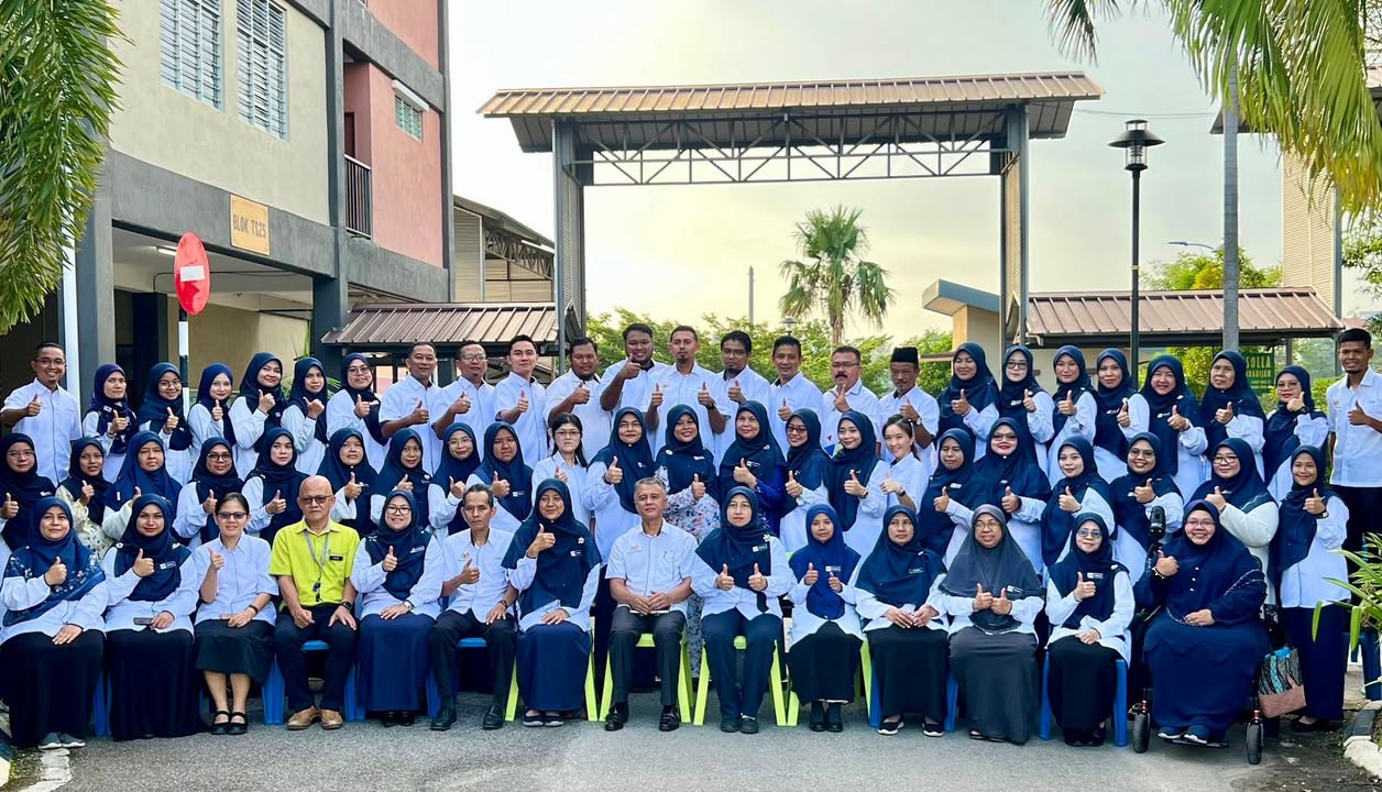 Barisan Pendidik Smk Sungai Udang Sesi 2025 / 