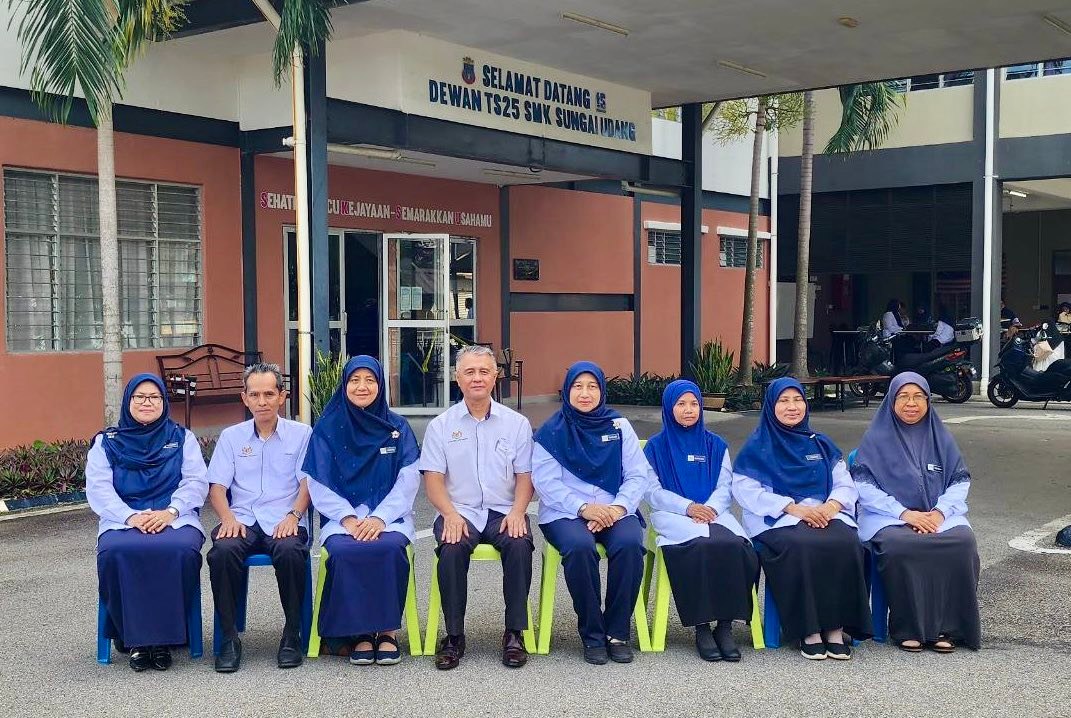 Barisan Pentadbir Bersama Guru-guru Mengikut Bidang 2025/2026 