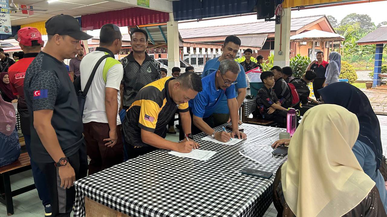 Gotong Royong Perdana Smk Sungai Udang 2025 
