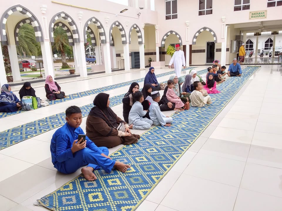 Bismillah. Penyerahan Sumbangan Dan Berbuka Puasa Untuk Anak2 