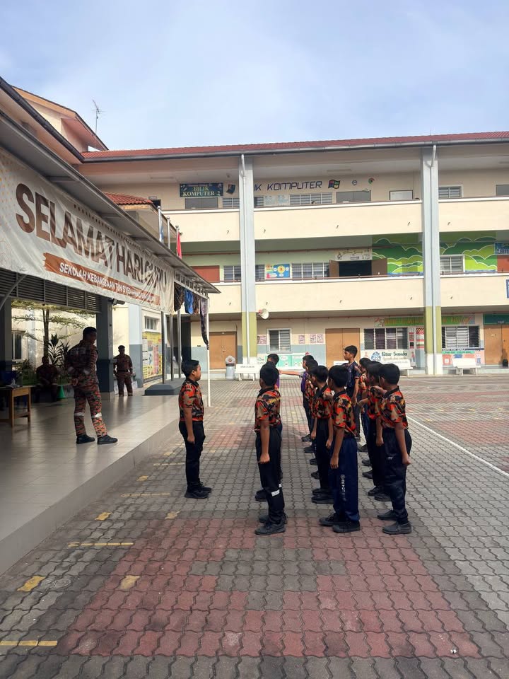 Latihan Persediaan Kawad Kaki Pasukan Bomba Junior Bersama 