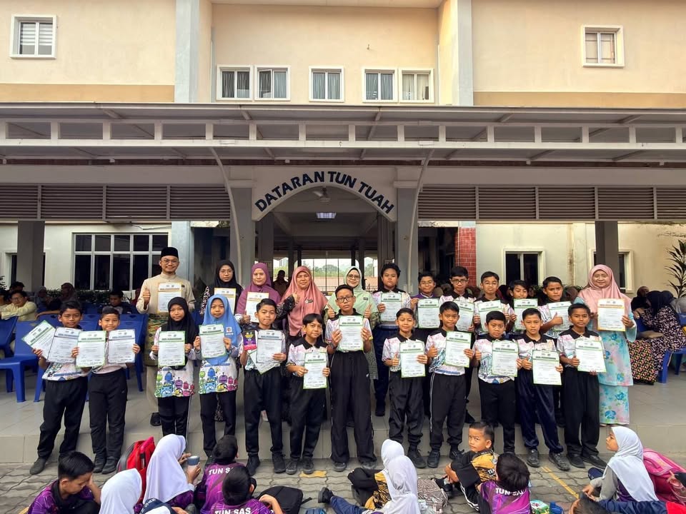 Penyampaian Sijil Bagi Pertandingan National Robotic Competition (nrc) 