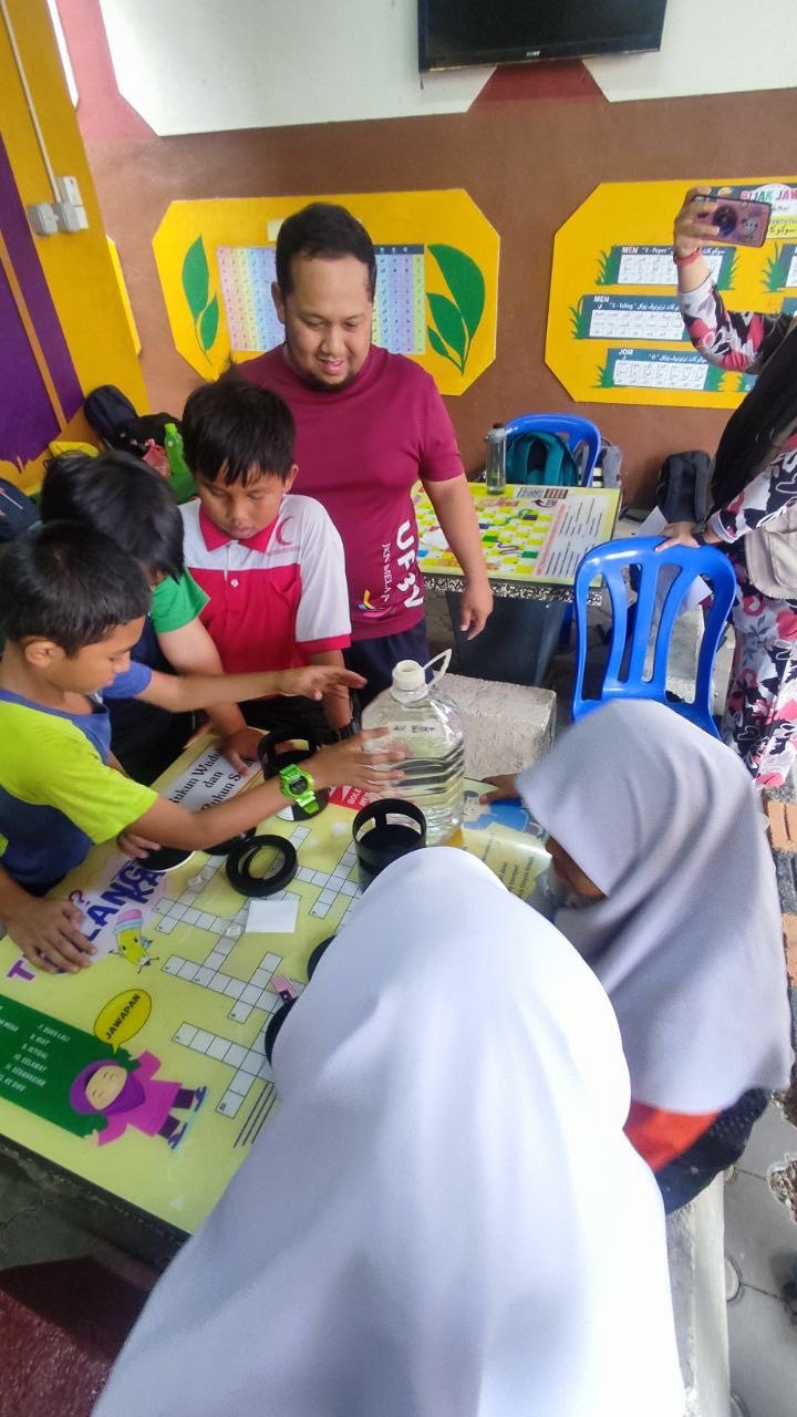 Pemasangan Mymat Di Kawasan Sekolah Bersama Skuad Denggi 